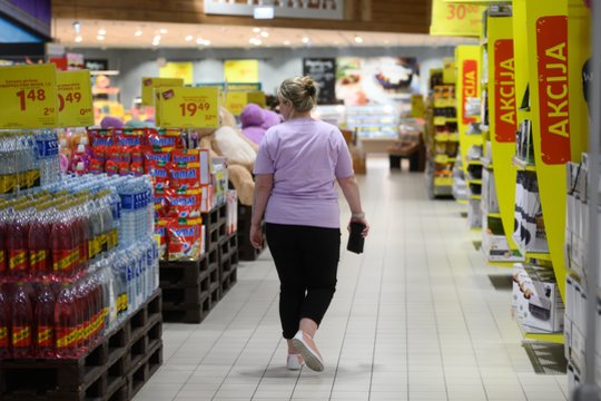 Jau ne pirmą kartą parduotuvėje vilnietė pasijuto tarsi sekama: „Apsipirkinėti tapo nemalonu“