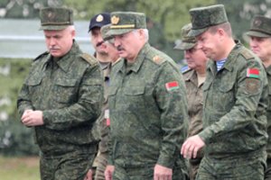Prieš „Zapad 2025“ pratybas – Baltarusijos grasinimai: vėl ištraukė branduolinę kortą