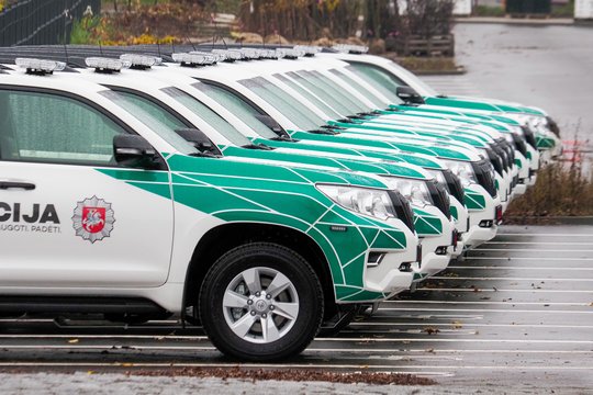 Įspėja apie iškrypėlį Kauno Kalniečių parke: vyras be kelnių vijosi merginą