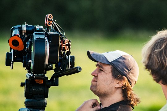 V. Katkus apie filmą „Svečias“: „Nustembame, kai mums kadaise brangios vietos toliau puikiai gyvena ir be mūsų“