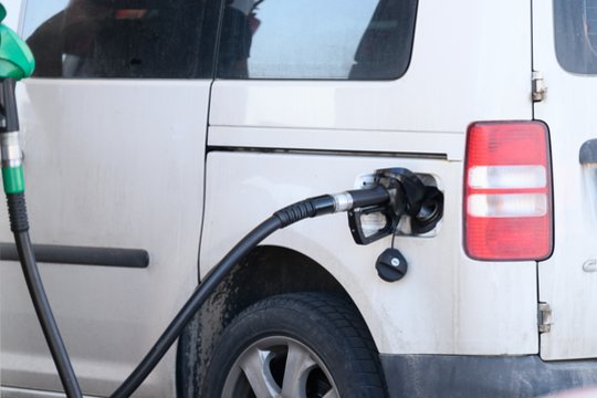 Kada papildyti automobilio baką: ekspertai atskleidžia „auksinę taisyklę“ vairuotojams