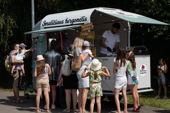 Miestas, pritraukęs jaunimą ir investicijas: iš žirgų priekabos sukūrė ledainę