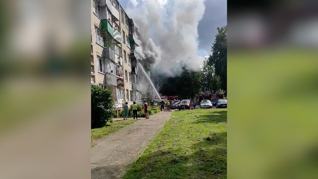 Marijampolėje degančiame bute rasti du žmonės: vaizdai iš įvykio vietos