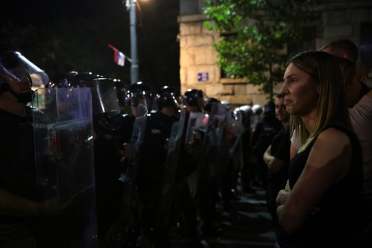 Serbijoje per antivyriausybinius protestus kilo smurtiniai susirėmimai