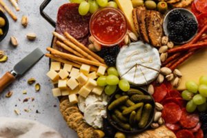 „Iki“ nuskinsit geriausius Žolinės pasiūlymus: didelės nuolaidos – viskam, ko reikia skaniai ir vasariškai šventei