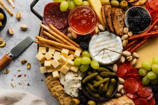 „Iki“ nuskinsit geriausius Žolinės pasiūlymus: didelės nuolaidos – viskam, ko reikia skaniai ir vasariškai šventei