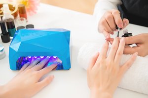 Gelinio manikiūro meistrės griebiasi už galvos: netrukus įsigalios griežtas draudimas