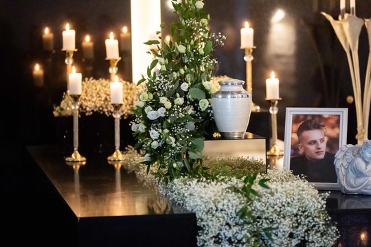 Artimieji ir bičiuliai ištarė paskutinį „sudie“ Dubajuje mirusiam Vykintui Širmui