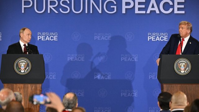 Vaizdai iš D. Trumpo ir V. Putino susitikimo: į žurnalisto klausimą Rusijos lyderis sureagavo gestu