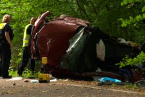 Per kraupią avariją žuvo keturi 14–19 metų jaunuoliai