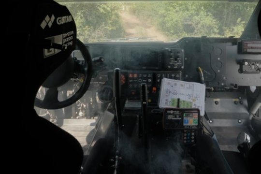 B. Vanago automobilis finišo nepasiekė: lenktynių metu užsidegė