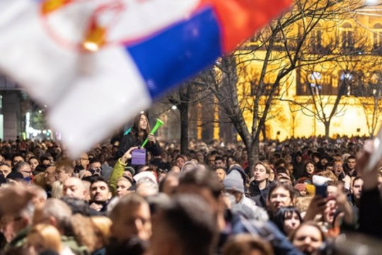 Serbijoje tęsiasi protestai prieš A. Vučičių: po susirėmimų su policija suimti dešimtys demonstrantų