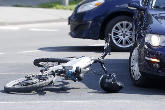 Senjoro automobilis Prienuose susidūrė su per perėja važiavusiu dviratininku