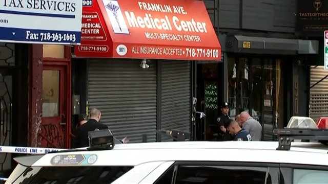 Kruvinas išpuolis Niujorke: naktiniame klube nušauti mažiausiai trys žmonės