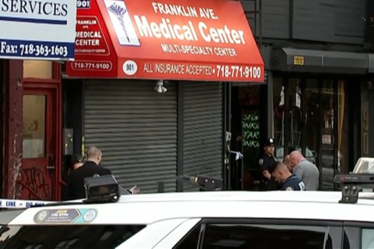 Kruvinas išpuolis Niujorke: naktiniame klube nušauti mažiausiai trys žmonės