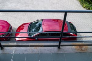 Bet kuris vairuotojas automobilį pastatys idealiai: keturi žingsniai, ką reikia daryti