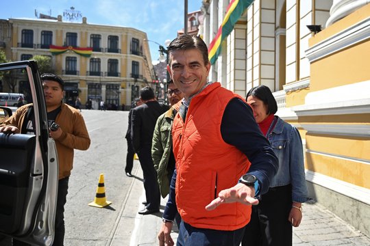 Antrajame Bolivijos prezidento rinkimų rate susirungs du opozicijos kandidatai