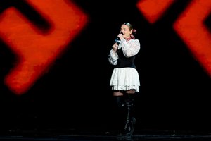 Grupė „SHWR“ su Petunija įrašė lietuvišką dainą: įkvėpė kelias per vaikystės ūkus