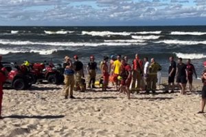 Baltijos bangoms nunešus dvi mergaites, tėvas puolė gelbėti – viskas baigėsi baisia tragedija