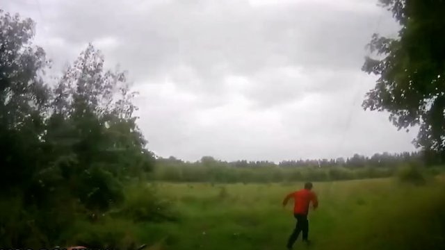 Nei motoroleriu, nei pėsčiomis pasprukti nepavyko: išplatino girto vairuotojo gaudynes Jurbarko r.