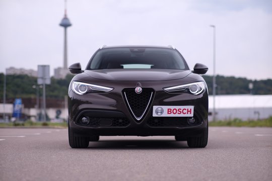 Naudoto „Alfa Romeo Stelvio“ (nuo 2017 m.) testas: su itališkais kaprizais, bet maloniai nustebinęs praktiškumu SUV