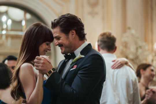 Romantinėje dramoje Dakotai Johnson intymios scenos su Pedro Pascaliu kėlė siaubą: „Man nesmagu dar ir dabar“