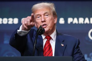 Artėjant susitikimui su V. Zelenskiu – D. Trumpo tirada: „Žinau, ką darau“