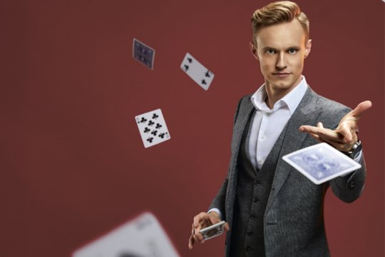 Iliuzionistas R. Bernatonis atsivėrė apie santykius: „Meilė – ne fejerverkai“