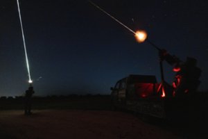 Vykstant deryboms – dronų ataka Ukrainoje: skelbia apie strateginės aviacijos pavojų