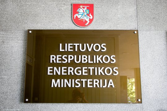 Šie gyventojai galės gauti paramą saulės elektrinių ir kaupiklių įrengimui: kvietimą skelbs jau netrukus