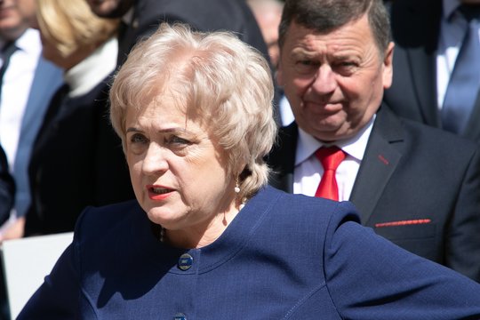 N. Dirginčienė neatvyko į savo „čekiukų“ bylą, prokuroras jos byloje pareiškė 677 eurų ieškinį