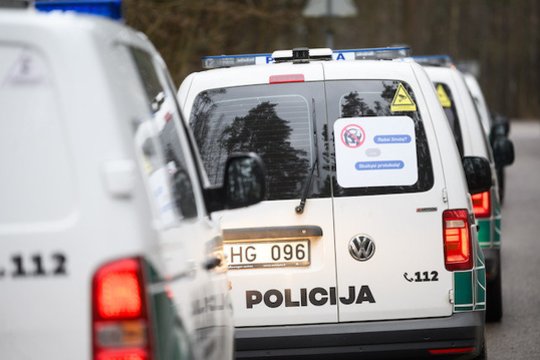 Kaimynės skundų kalnai jaunos šiauliečių šeimos gyvenimą pavertė pragaru: iškvietimai – nepagrįsti, bet dvasinė mėsmalė sukasi