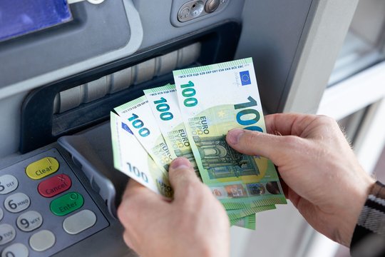 Vieno banko klientams – puokštė pokyčių: bus didinami ir kai kurių paslaugų įkainiai