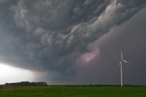 Po saulėtų dienų – pokyčiai: grįžta trumpi lietūs su perkūnija