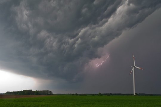 Po saulėtų dienų – pokyčiai: grįžta trumpi lietūs su perkūnija
