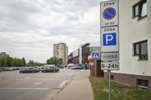 Dėl neperskaitytų „Parkavimas Kaune“ el. laiškų – elektromobilių vairuotojai sulaukė baudų