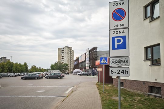 Dėl neperskaitytų „Parkavimas Kaune“ el. laiškų – elektromobilių vairuotojai sulaukė baudų