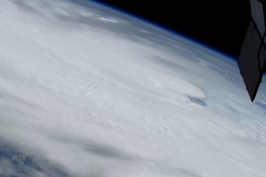 Pamatykite, kaip iš kosmoso atrodo uraganas: įspūdingi gamtos stichijos vaizdai