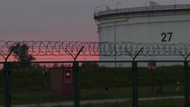 Vengrijai trumpam likus be naftos – įspėjimai Ukrainai ir padėka Rusijai: tikisi vieno