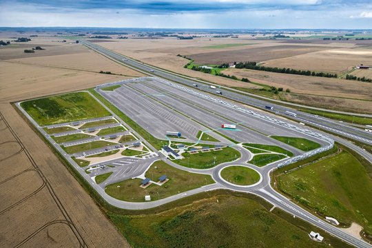 Atidarė modernią aikštelę visiems vairuotojams – daugiau niekur kitur Lietuvoje tokios nerasite