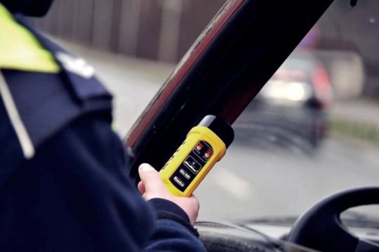 73 metų lenkė vairavo būdama mirtinai girta – policijai sustabdžius, jos organizme – beveik 6 prom. alkoholio