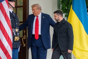 Po D. Trumpo ir V. Zelenskio susitikimo – pažadai ir „nesueinantys galai“