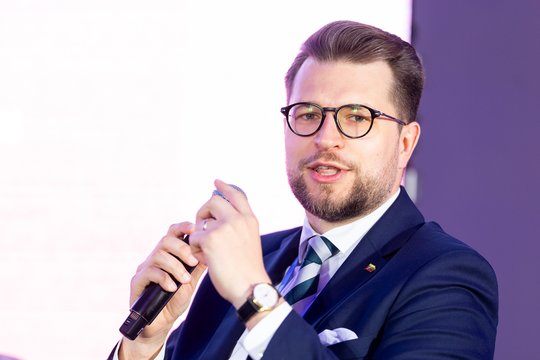 L. Savicko vadovaujama ministerija taupyti ketina, bet ne tiek, kiek nurodė R. Šadžius