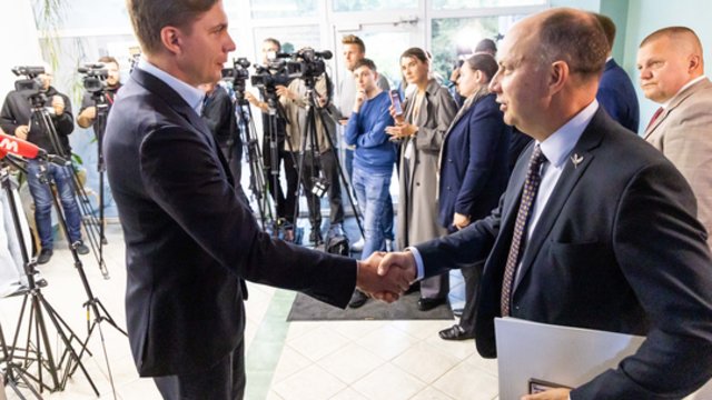 Socialdemokratai ir valstiečiai derėjosi rimtai, bet atsakymų dar trūksta: koalicijos kol kas nėra