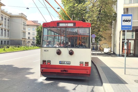 Keisis eismas Vilniaus J. Basanavičiaus gatvėje: troleibusai bus nukreipti apylanka