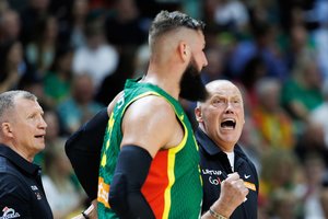 Apie rožinį kelią čempionate kalbėjęs J. Valančiūnas buvo konkretus: „Geriau dabar reikia pajausti viską“