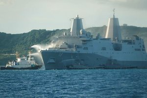 Netoli Japonijos krantų užsidegė JAV karo laivas