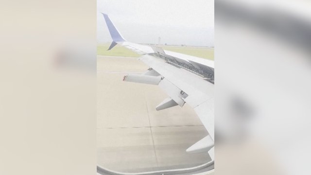 Retas norėtų išvysti tokį vaizdą pro lėktuvo langą: keleivis užfiksavo nuplėštą sparno dalį
