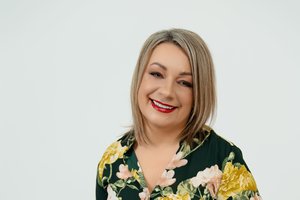 R. Lukoševičiūtė-Daudienė po ilgos pertraukos pristato dainą ir vaizdo klipą „Linija delne“