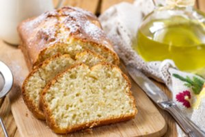 Graikiškas alyvuogių aliejaus pyragas: patiks ieškantiems lengvo, minkšto ir kvapnaus deserto